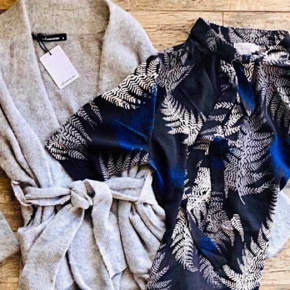 🌿Leaf Print Shirt Dress🌿 - Picture 2 of 3